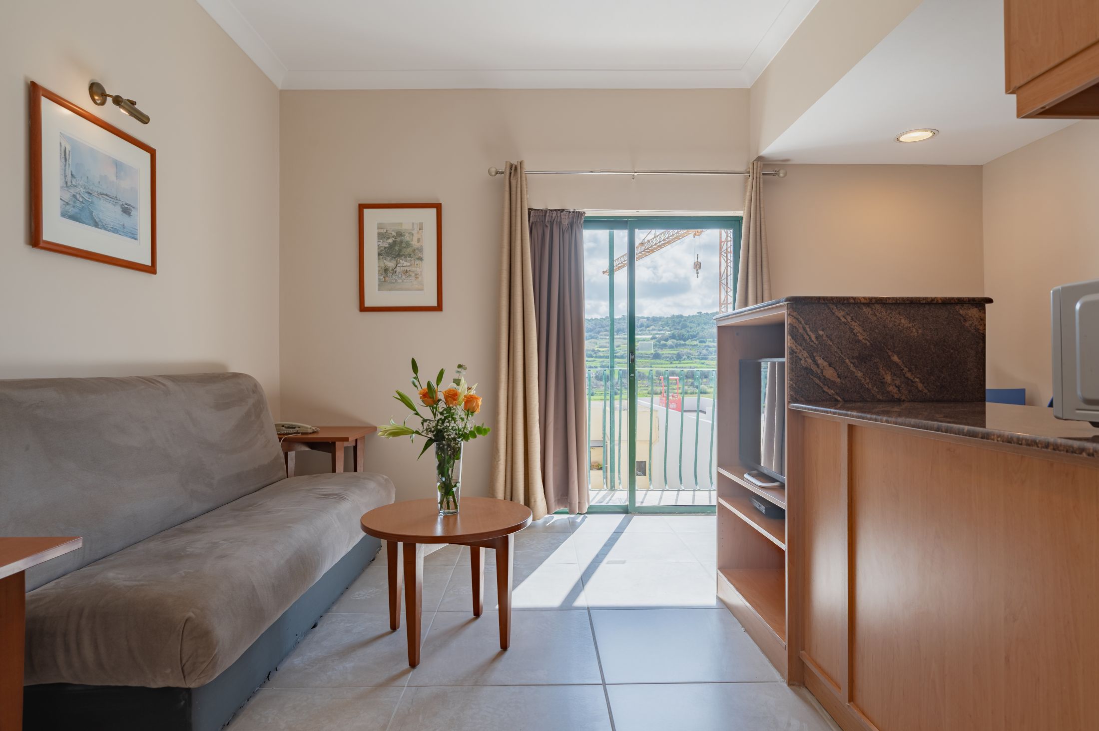 1-Bedroom Quadruple Room with TV and seating